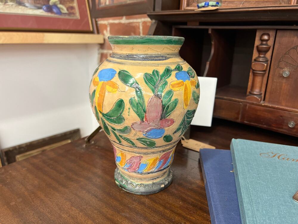Italian Majolica Tin-Glazed Floral Vase 9″ Handpainted Earthenware, Deruta-Style - Picture 1 of 8